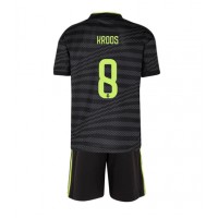 Real Madrid Toni Kroos #8 Fotballklær Tredjedraktsett Barn 2022-23 Kortermet (+ korte bukser)